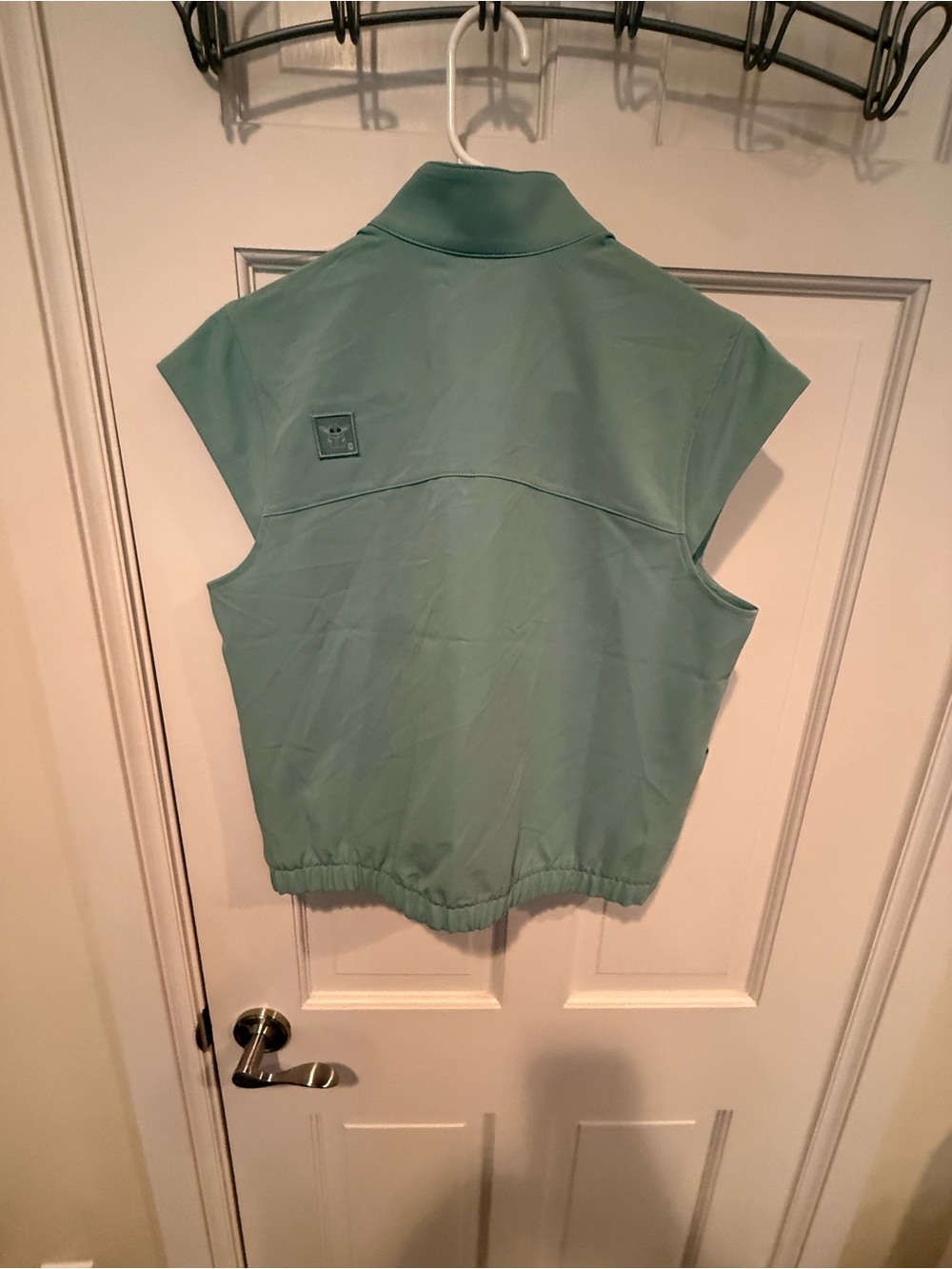 NWOT Women’s STAR WARS FIGS Scrub Top Light Green Jade Small - Picture 4 of 6